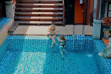 بنسيون Ruennakornin