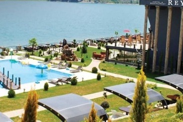 Rey Hotel & Restorant