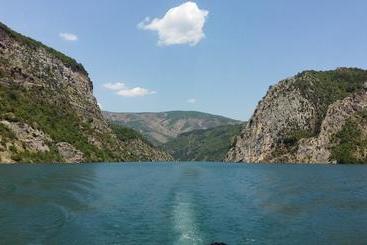 هاستل Rozafa Ferry & Accommodation
