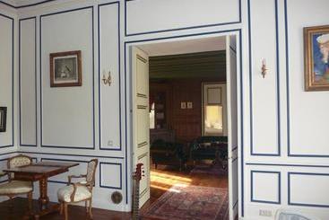 تختخواب و صبحانه Château De Paradis