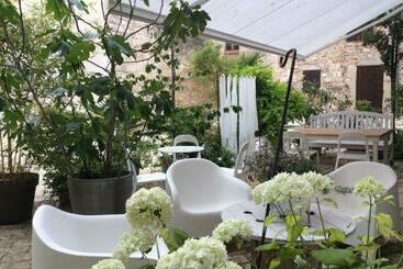 צימר La Maison Sur La Place