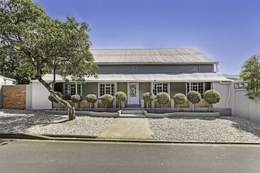 مبيت وإفطار La Montagne Lodge