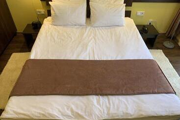 فندق готель цісар