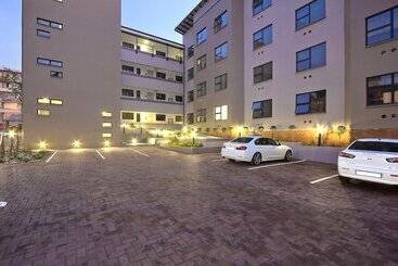 Отель The Park Lodge