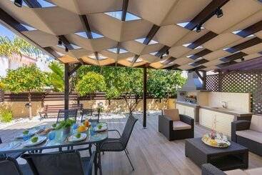 آپارتمانهای توریستها Protaras Villa Angela Nefeli
