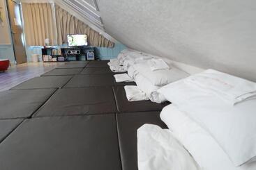 Andong Poonggyung Hostel N Library