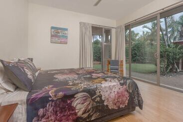 تختخواب و صبحانه Rarotonga S Fishing Lodge   Gt S