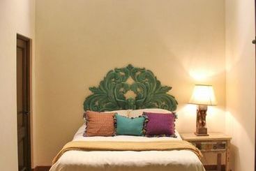 تختخواب و صبحانه Serendipity Boutique