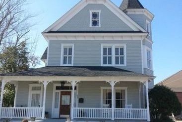 Bed and Breakfast Trowell Historic Inn