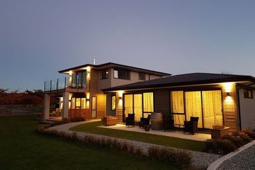 تختخواب و صبحانه Copper Beech Wanaka  Luxury Accommodation
