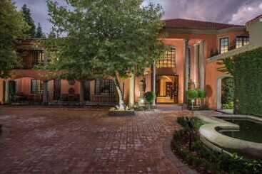 בית מלון כפרי Ivory Manor Boutique