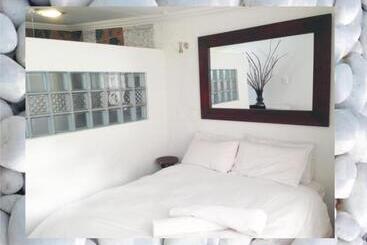 פנסיון 44 On Ennis Guest Lodge And Restaurant   No Load Sheddding