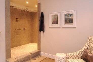 ペンション 8a Grahamstown By The Oyster Collection