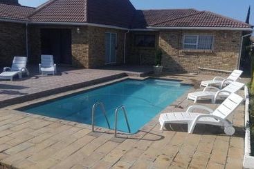 Пансион Ebenezer Guesthouse Bluewater Bay