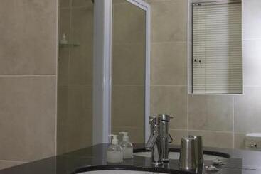 بنسيون The Suburban Guest House