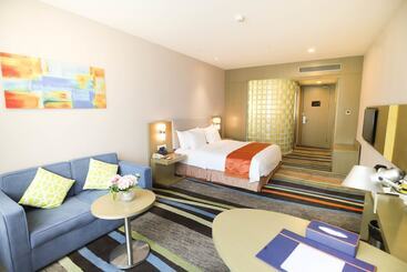 Guangzhou Baiyun Airport Rejoice By Argyle Hotel Rehe Metro Exit B   Free Shuttle Bus Is Provided Du