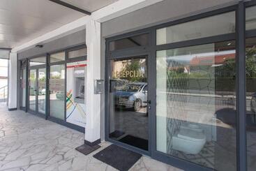 هاستل All Saints B&b Kastela