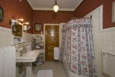 تختخواب و صبحانه Port City Victorian Inn