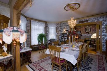 تختخواب و صبحانه Port City Victorian Inn