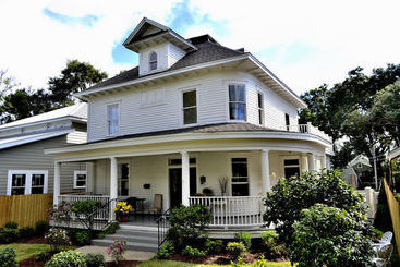 تختخواب و صبحانه The Guest House At Gulfport Landing