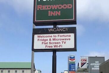 모텔 Fortuna Redwood Inn