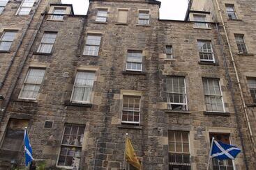 Niddry Street Apartments Edinburgh