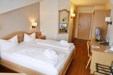 R&r Hotel Strandallee