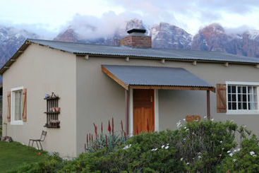 شقق خاصة سياحية Seven Oaks Vineyard Cottages