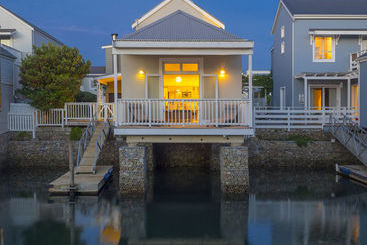 Thesen Islands Holiday House