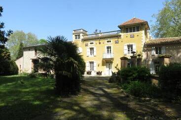 민박 Château De La Prade