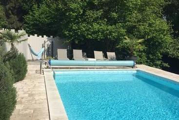 تختخواب و صبحانه Maison D'hôtes Moulin Saint Julien
