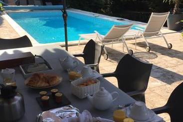 تختخواب و صبحانه Maison D'hôtes Moulin Saint Julien
