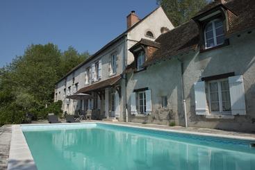 تختخواب و صبحانه Maison D'hôtes Moulin Saint Julien