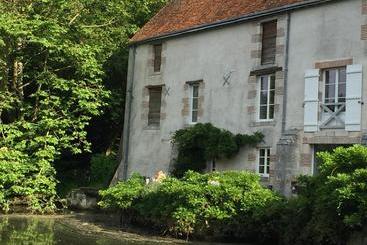 تختخواب و صبحانه Maison D'hôtes Moulin Saint Julien
