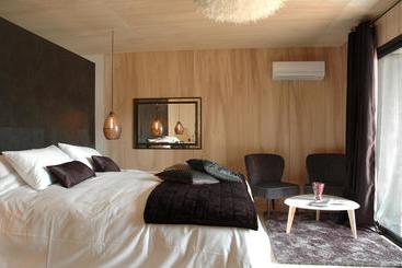 Bien Loin D Ici Spa B&b
