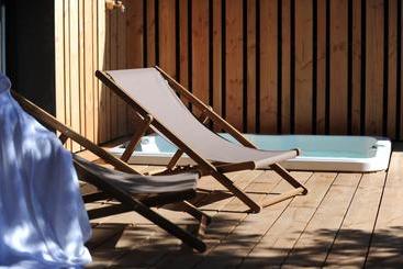 Bien Loin D Ici Spa B&b