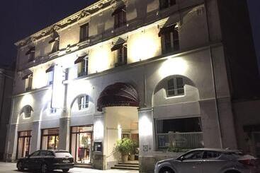 בית מלון כפרי Hôtel L Univers