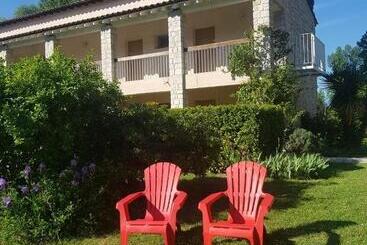 אתר נופש Le Moulin De César