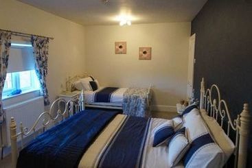 Bed and Breakfast Fifth Milestone Cottage