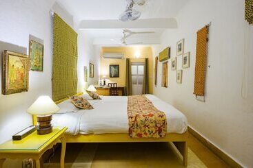 בית מלון כפרי Neemrana S Hill Fort Kesroli