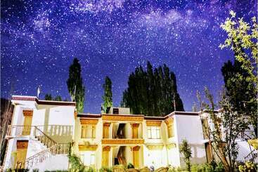 בית מלון כפרי Tih Hundar Resort   Nubra