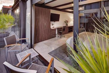 هتل آپارتمان Mx Grand Suites