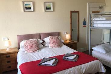 פנסיון Crystal House