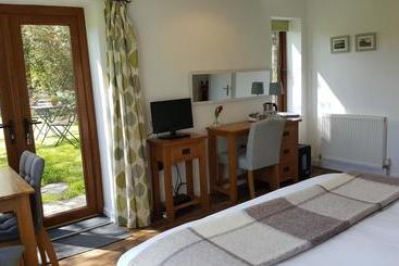 پانسیون Nant Yr Onnen B&b And Ysgubor Holiday Cottage