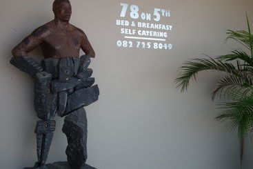 تختخواب و صبحانه 78on5th In Hermanus