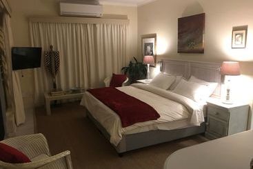 تختخواب و صبحانه 78on5th In Hermanus