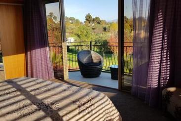 تختخواب و صبحانه Aldaha Luxury Accommodation