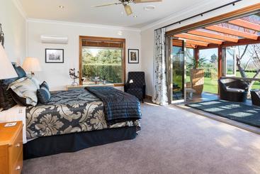 تختخواب و صبحانه Aldaha Luxury Accommodation