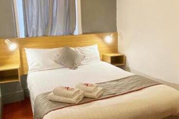 Отель Alumhurst