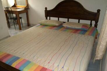 בית מלון כפרי Down Town